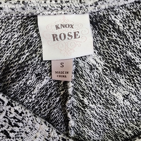 3/$15 Knox Rose Tunic Raw Edges Lightweight Shark Bite Sweater - Small - Picture 5 of 7